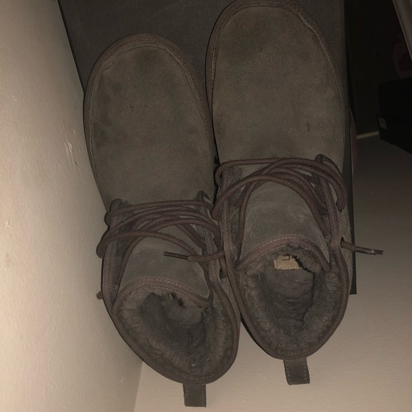 Gray uggs - Picture 2 of 4